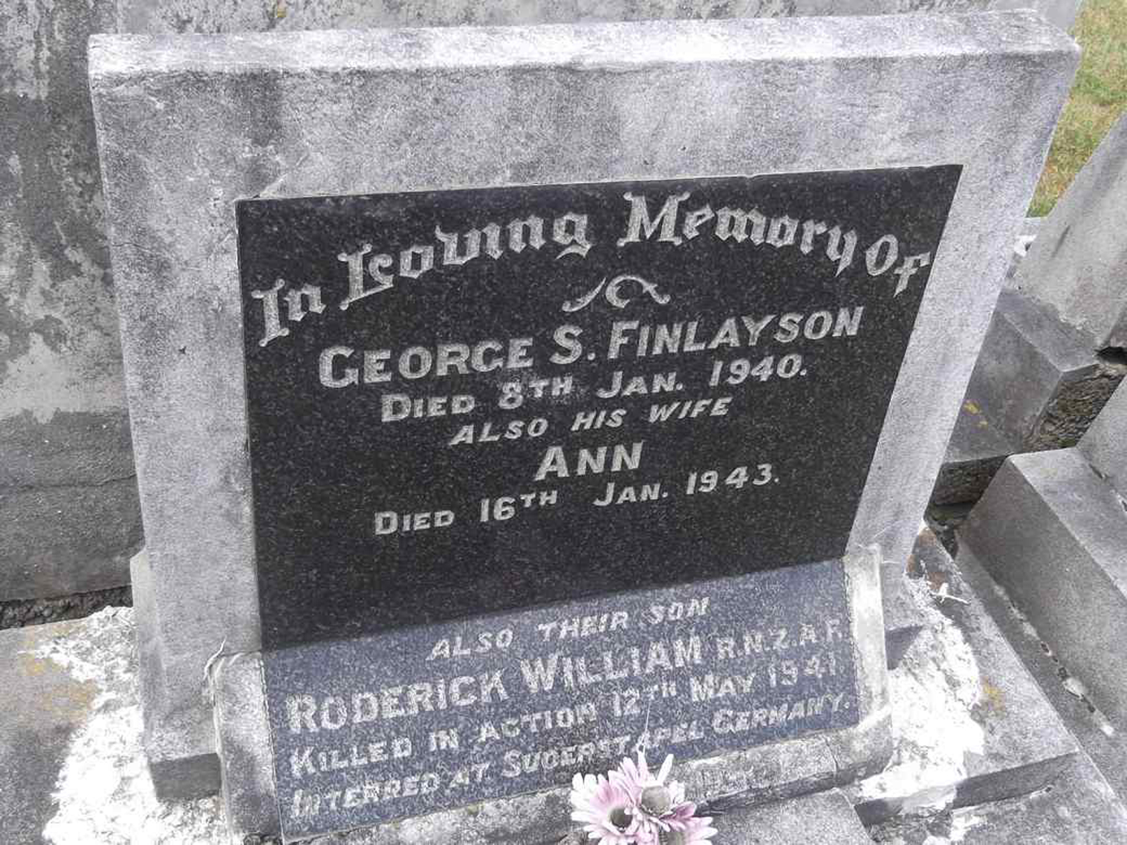 Photo of headstones/George Sutherland Finlayson died 1940 hdstn Dunedin